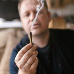 Adoption d'un projet de loi autorisant l'achat et la possession de cannabis