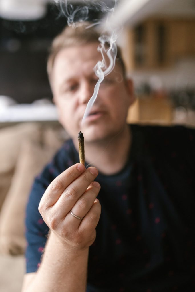 Adoption d'un projet de loi autorisant l'achat et la possession de cannabis