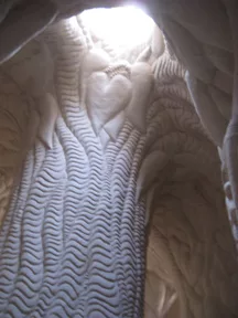 vue intérieure des grottes creusées à la main par ra paulette