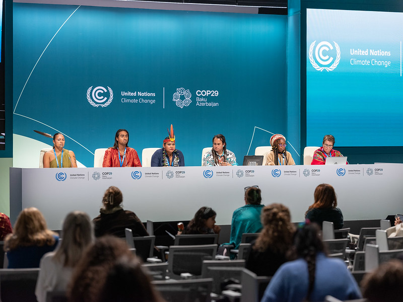 le sommet cop29 a mis en lumière les divergences sur la justice climatique et le financement.