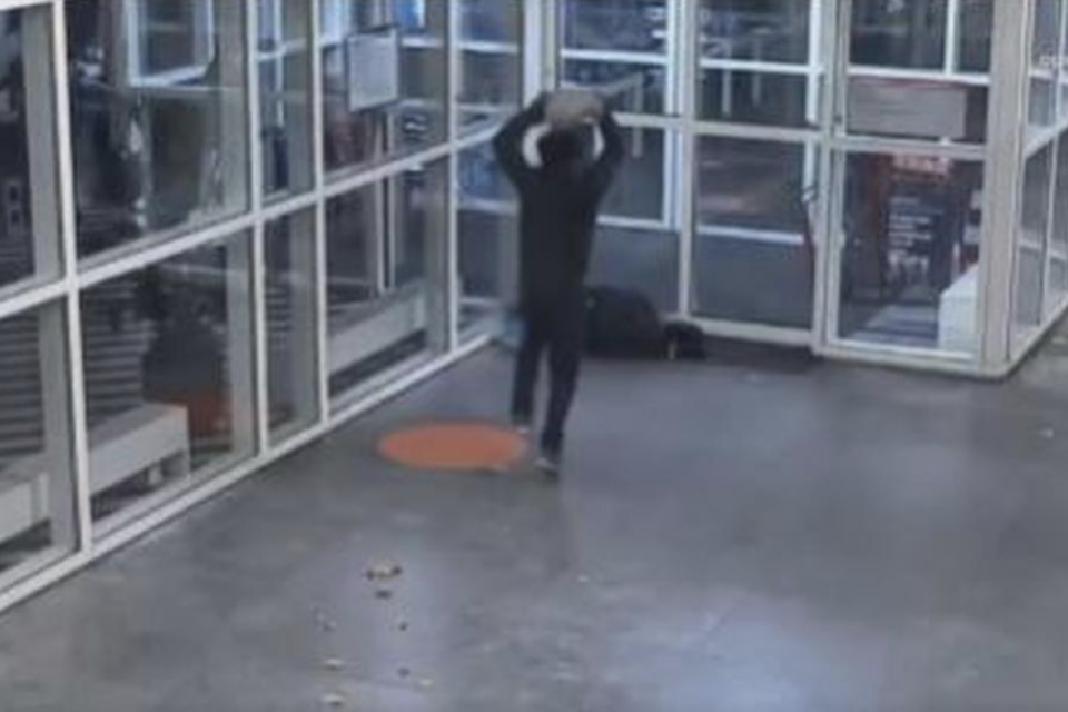 recherché pour des meurtres et agressions de sans abri