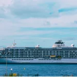 the world, un monde résidentiel flottant en perpétuel voyage.