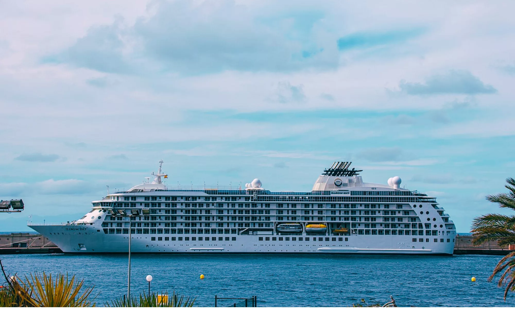 the world, un monde résidentiel flottant en perpétuel voyage.