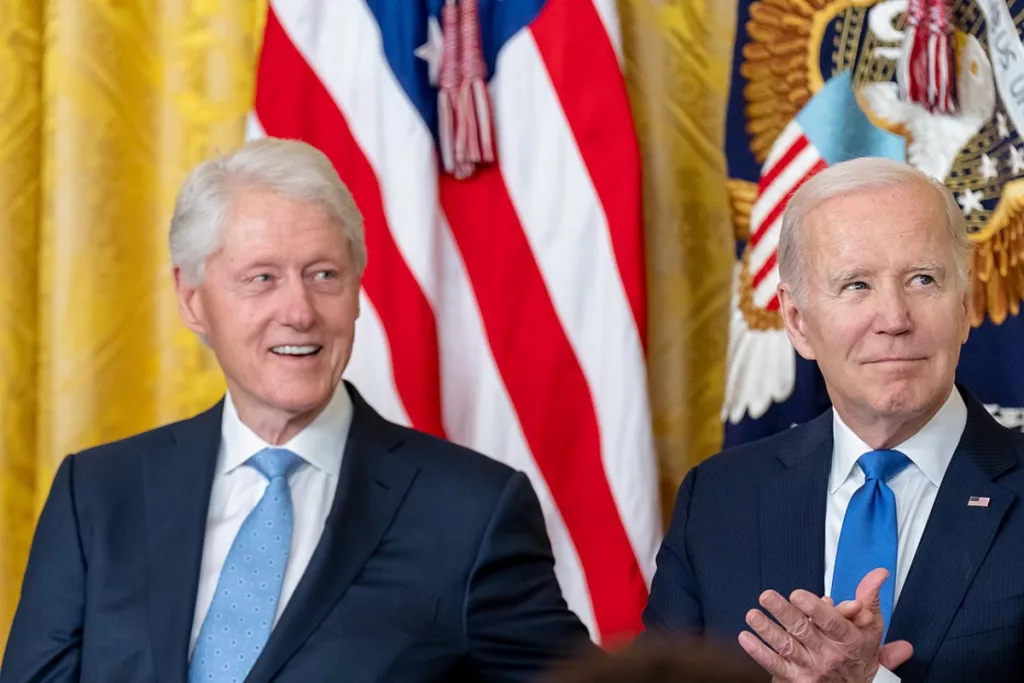 Bill Clinton, une vie politique marquée par des défis personnels.