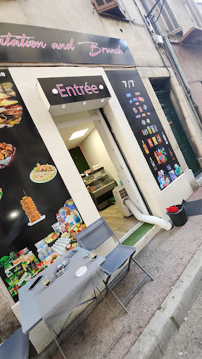 Une rue animée bouleversée par un double homicide. Le drame suscite une vive émotion à La Seyne-sur-Mer.
