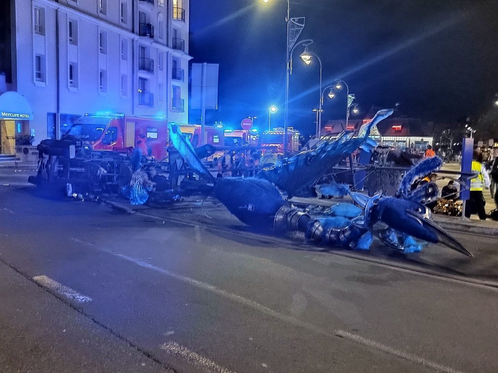 Les secours sur place près du char effondré, à Trouville.