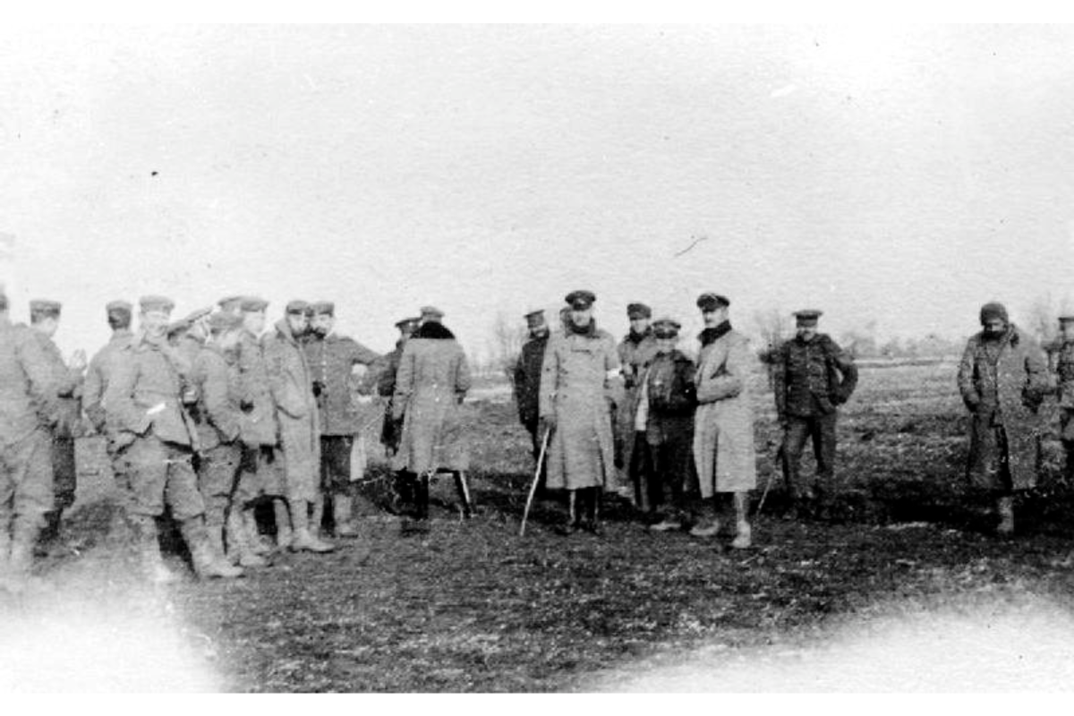 Rencontre entre soldats ennemis dans le no man's land en 1914.