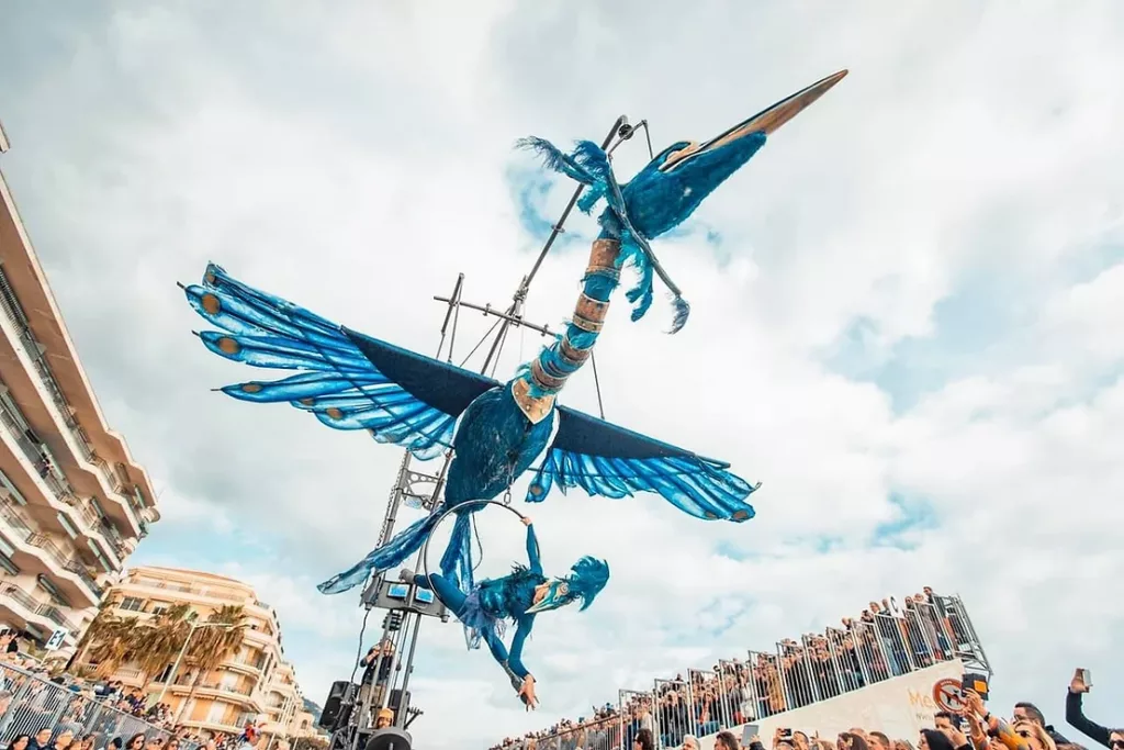 Effondrement d’un char aérien lors de la parade de Noël à Trouville.