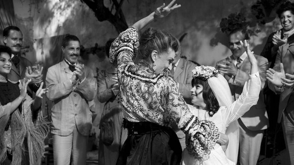 Carmen dansant avec sa grand-mère juste avant sa mort.