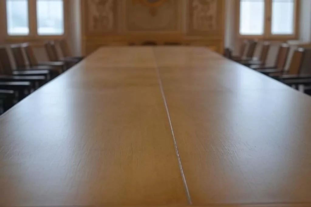 Élections anticipées ou coalition forcée : l’ÖVP face à un choix crucial