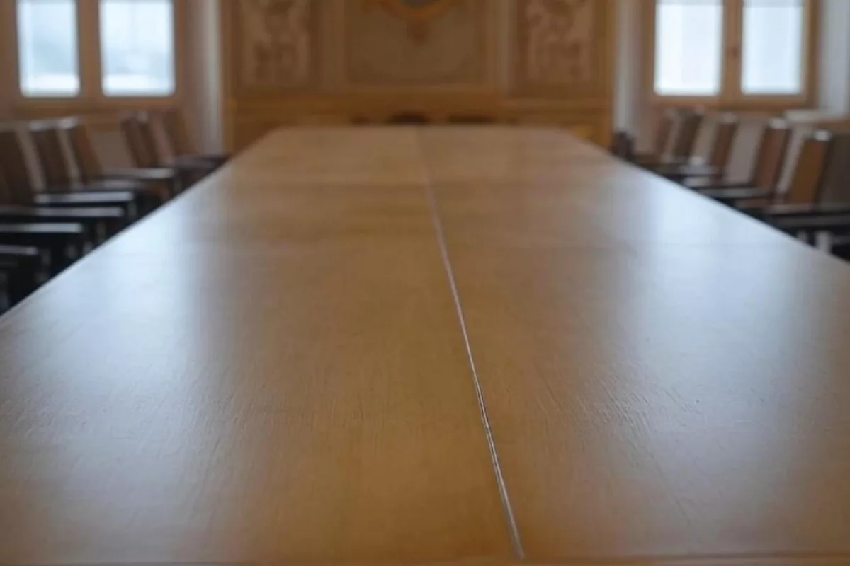 Élections anticipées ou coalition forcée : l’ÖVP face à un choix crucial