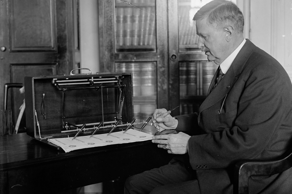 La machine à signature automatique utilisée par les présidents américains.