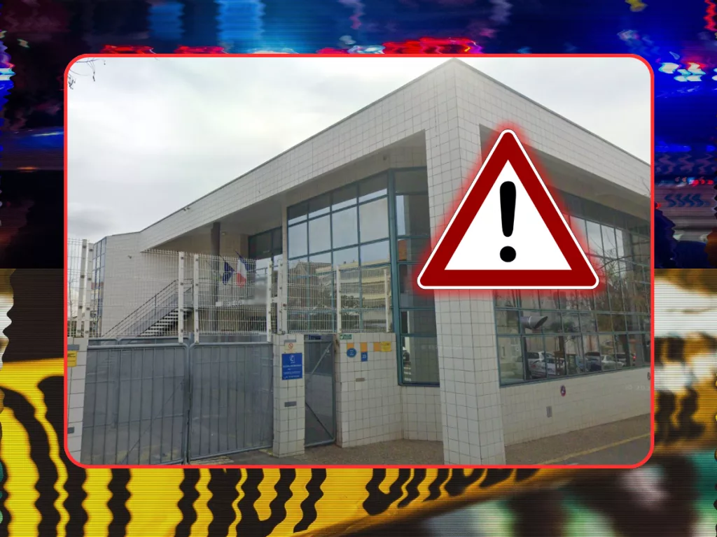 Lycéens rassemblés sur le parvis du Casino des Palmiers à Hyères