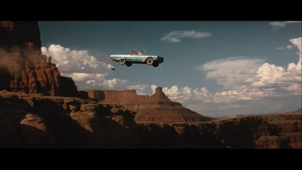 Une voiture dans le vide