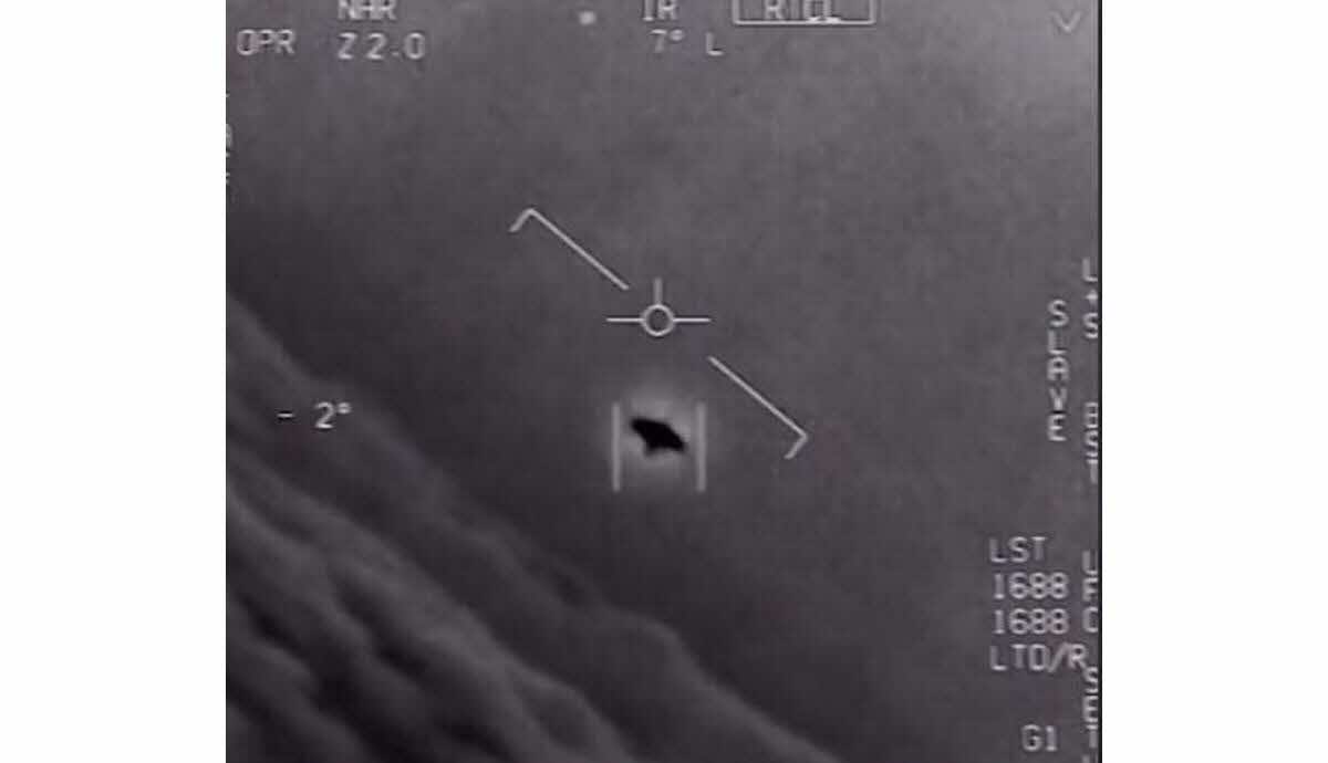 Ovni filmé par des caméras infrarouges à bord d’avions de chasse américain en 2004